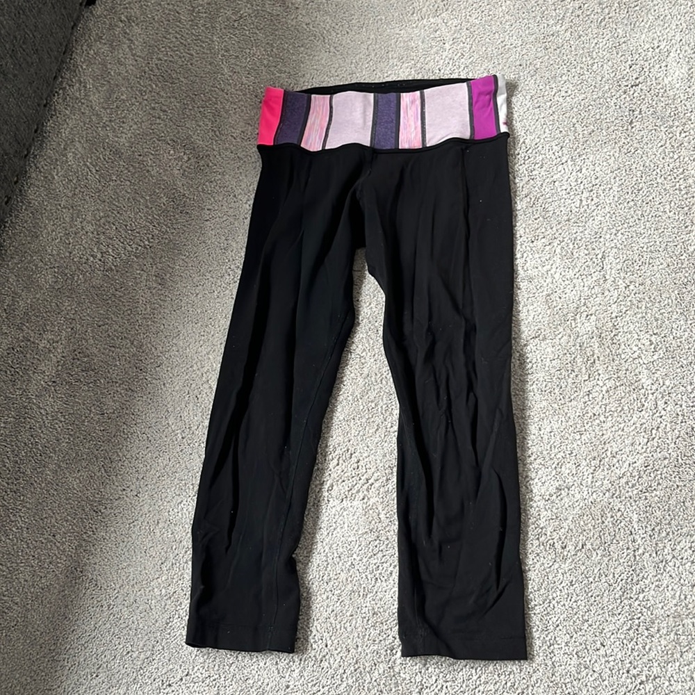 Lululemon capri leggings with a fun waistband and reversible